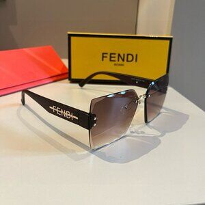 FENDI FF Logo Oversize Sunglasses